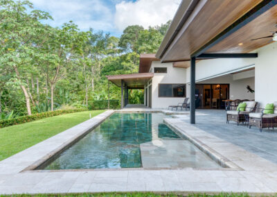 The outdoor pool of Villa Ballena.