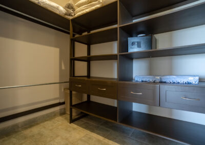 The spacious walk-in closet of the Catarata Suite.